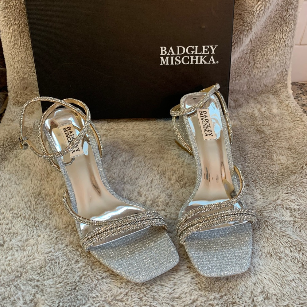 Badgley Mischka Freedom Glitter Block Heel with Bejeweled Straps Womens 8 NEW